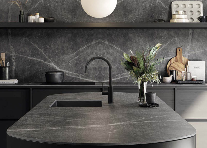Bild einer Küche mit gerundete Arbeitsplatte in Material Ocean Grey