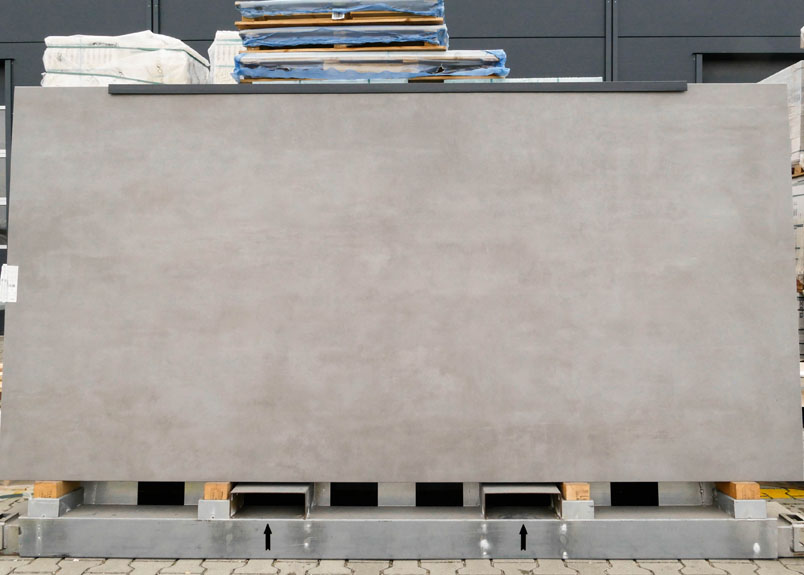 Rohplatte pureto Concreto Anthracit auf Bock
